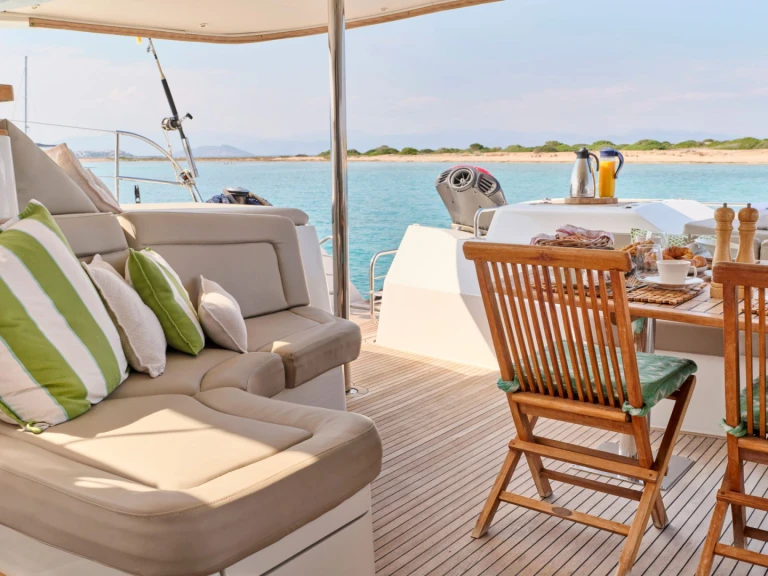 Bootverhuur Fountaine Pajot WORLD'S END (MED) in Néa Péramos via SamBoat
