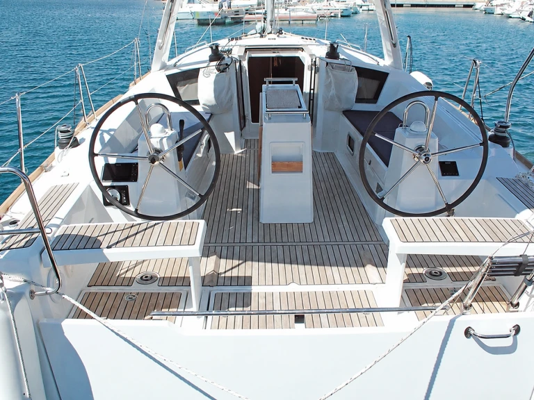 Jachthuur in Sant Carles de la Ràpita - Bénéteau Oceanis 38.1 via SamBoat