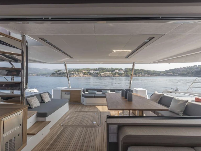 Verhuur Jacht Fountaine Pajot met vaarbewijs