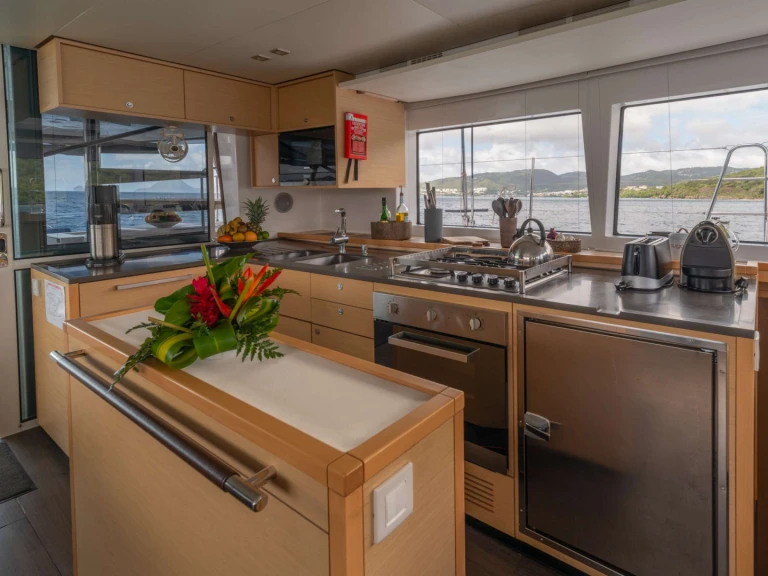Huur Jacht met of zonder schipper Lagoon in Napels