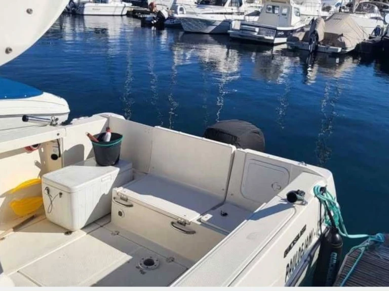 Bootverhuur Sesimbra goedkoop Activ 605 Pilothouse