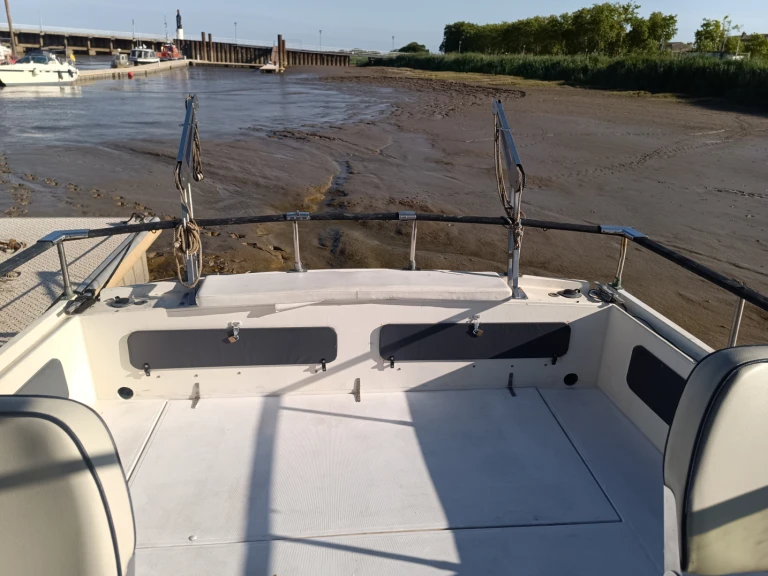 Huur Motorboot met of zonder schipper Guy Couach in Pauillac