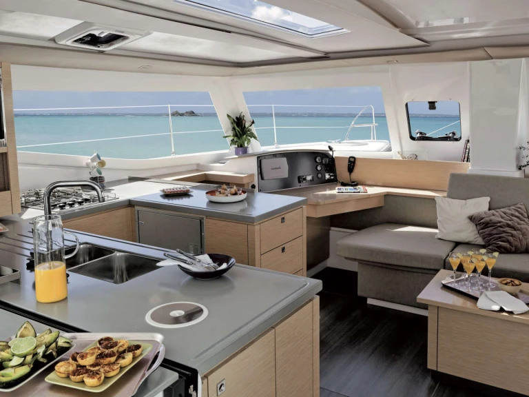 Verhuur Jacht Fountaine Pajot met vaarbewijs
