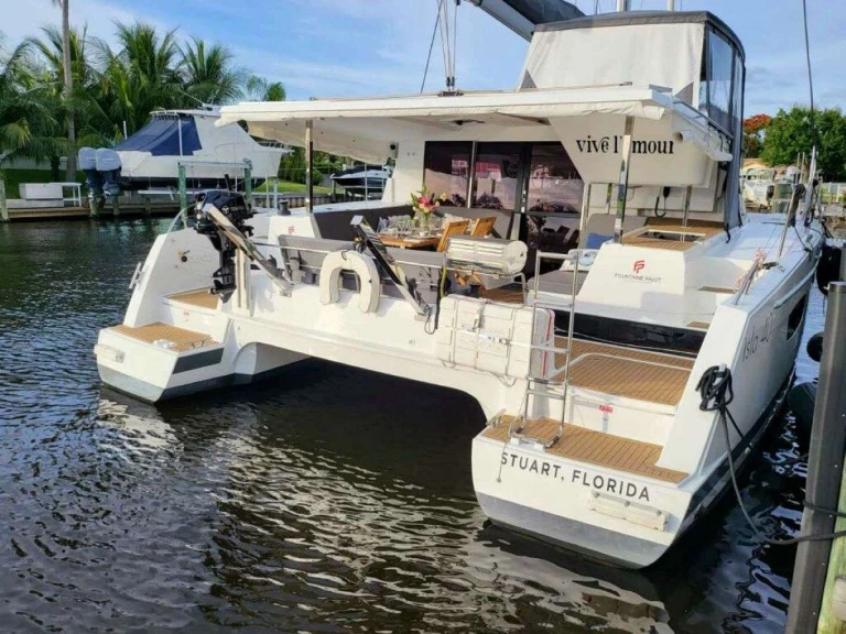 Verhuur Jacht Fountaine Pajot met vaarbewijs