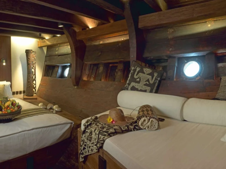Huur een Custom Silolona in Labuanbajo