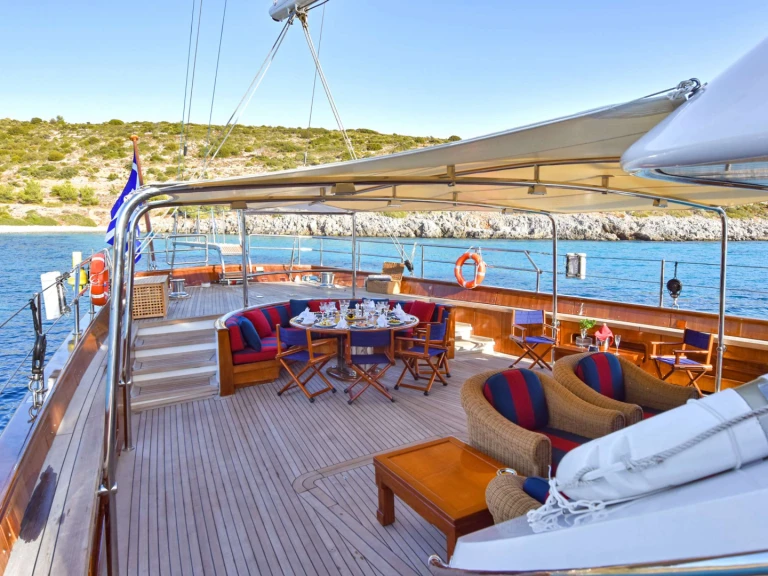 Huur Jacht met of zonder schipper Perini Navi in Napels