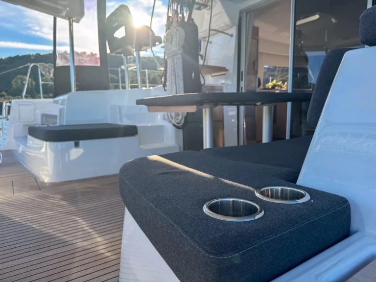 Verhuur Catamaran Lagoon met vaarbewijs