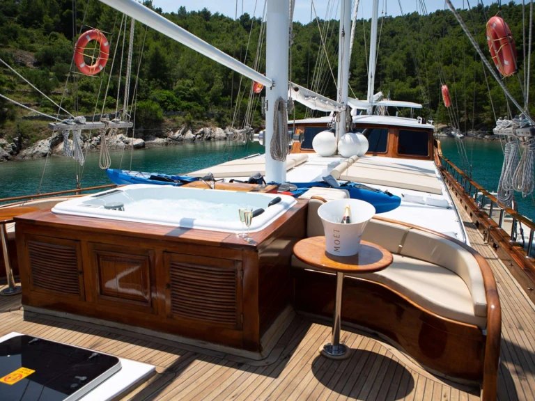 Bootverhuur costume Dolce Vita in Šibenik via SamBoat