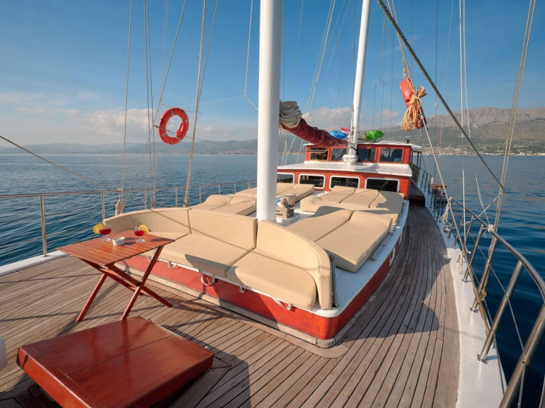 Custom SOLE te huur van particulier of professional in Kaštel Gomilica