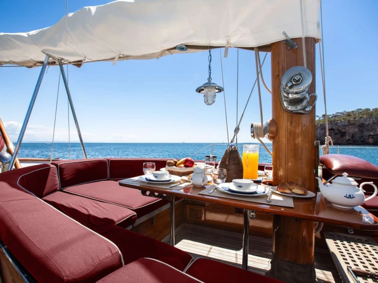 Jacht te huur in Provence-Alpes-Côte d'Azur voor de beste prijs