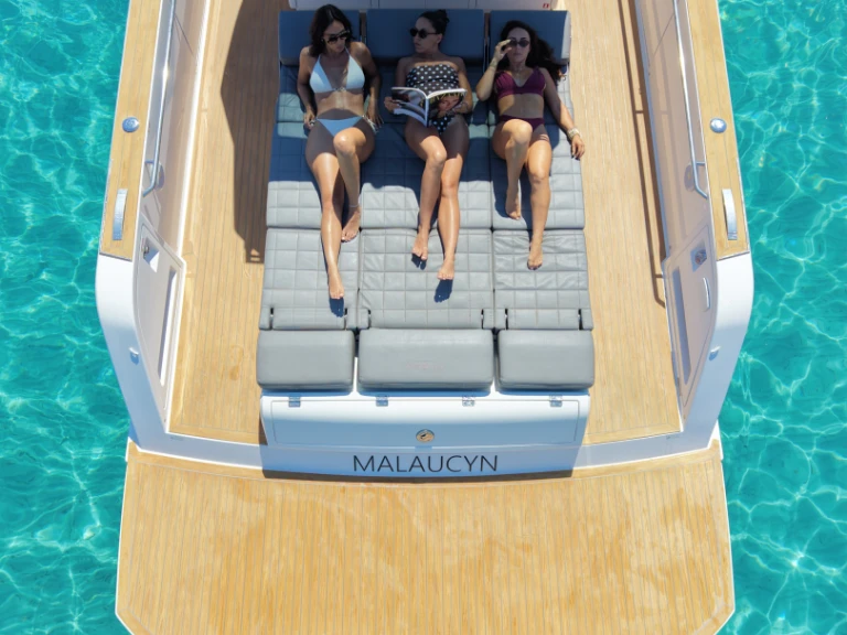 Verhuur Motorboot Pardo Yachts met vaarbewijs
