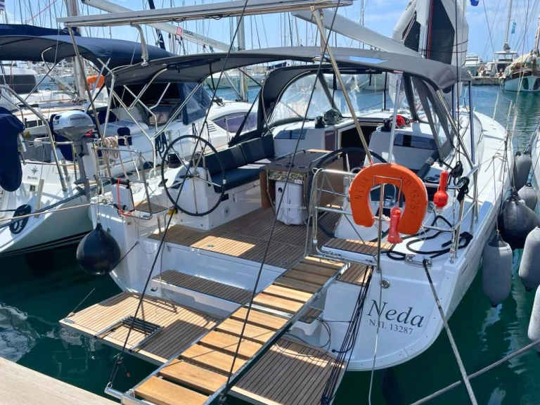 Huur een Bénéteau Oceanis 40.1 in Álimos