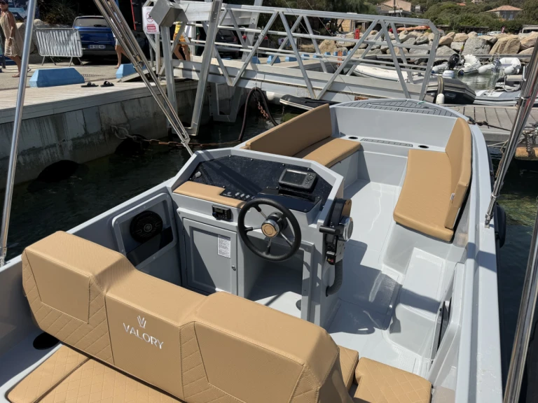 Huur een Valory 525 in Porto Pollo