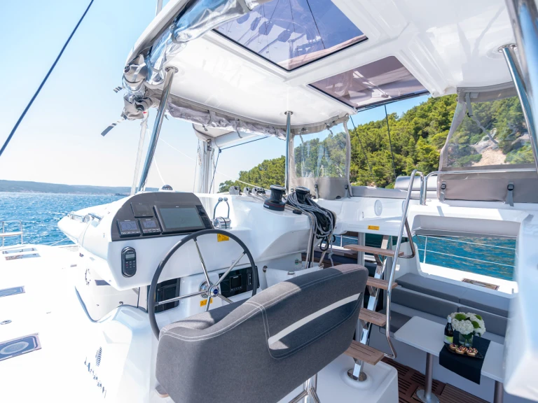 Verhuur Catamaran in Kaštela - Lagoon Lagoon 43 - 3 + 1 cab. OW