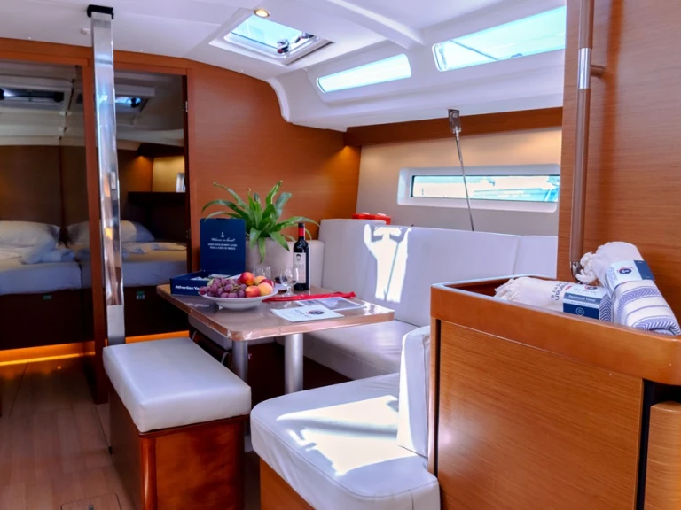 Bootverhuur Jeanneau Sun Odyssey 440 in Álimos via SamBoat
