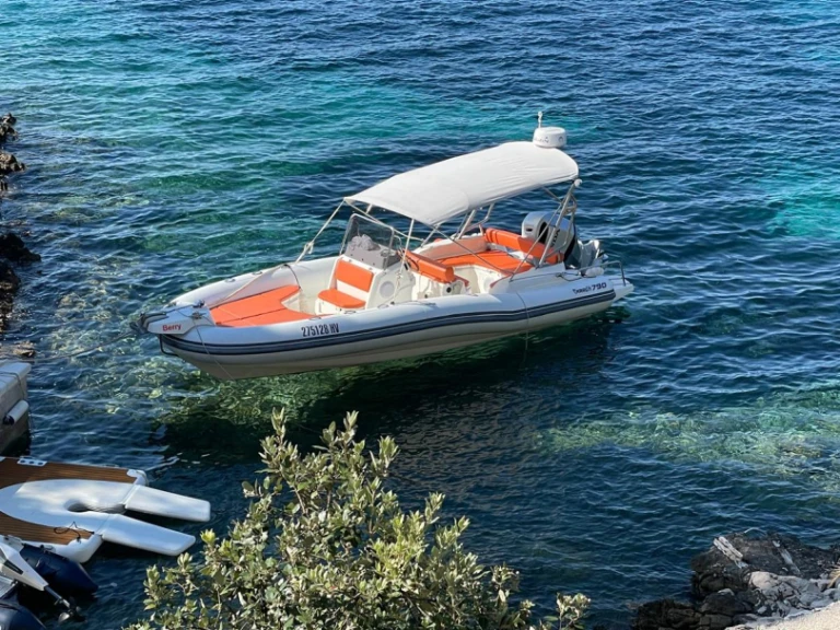 RIB te huur in Hvar voor de beste prijs