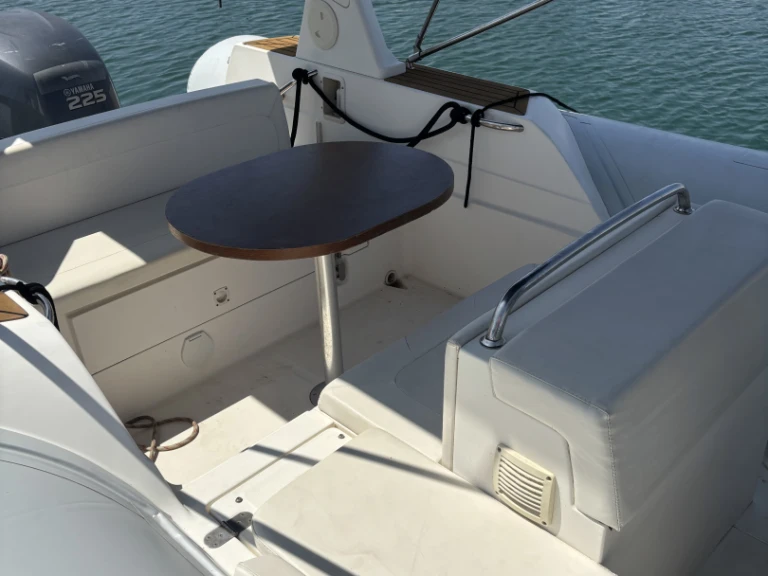 Huur een Capeli Tempest 770 in La Rochelle