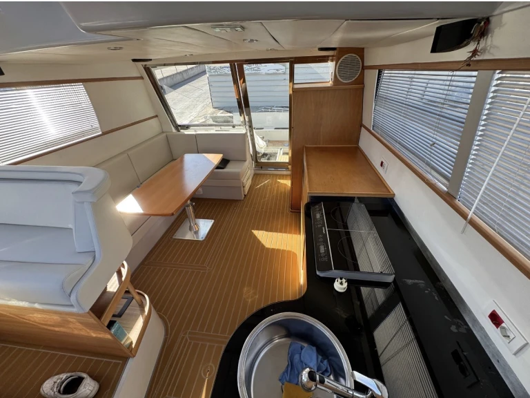 Bootverhuur Golfo Aranci Port goedkoop Ferretti 39