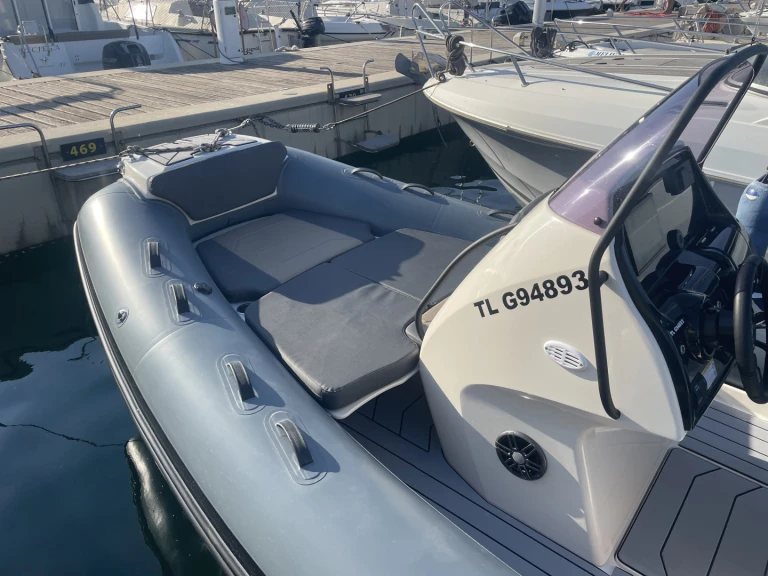RIB te huur in Port de Bormes-les-Mimosas voor de beste prijs