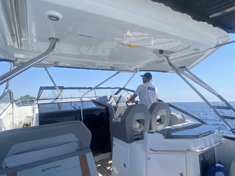 Huur Motorboot met of zonder schipper Bénéteau in Mandelieu-la-Napoule