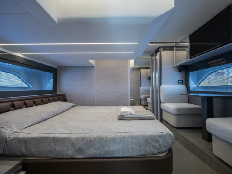 Huur een Pershing Pershing 5x in Palma de Mallorca