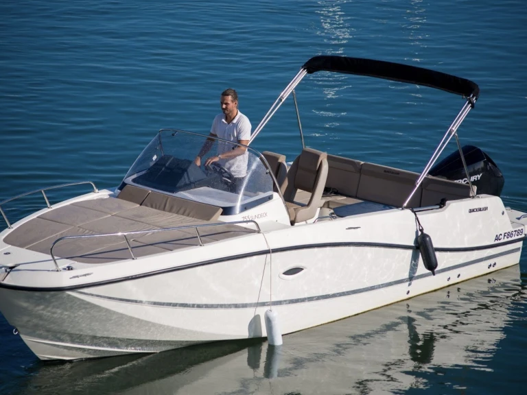 Quicksilver Activ 755 Sundeck te huur van particulier of professional in Marseille
