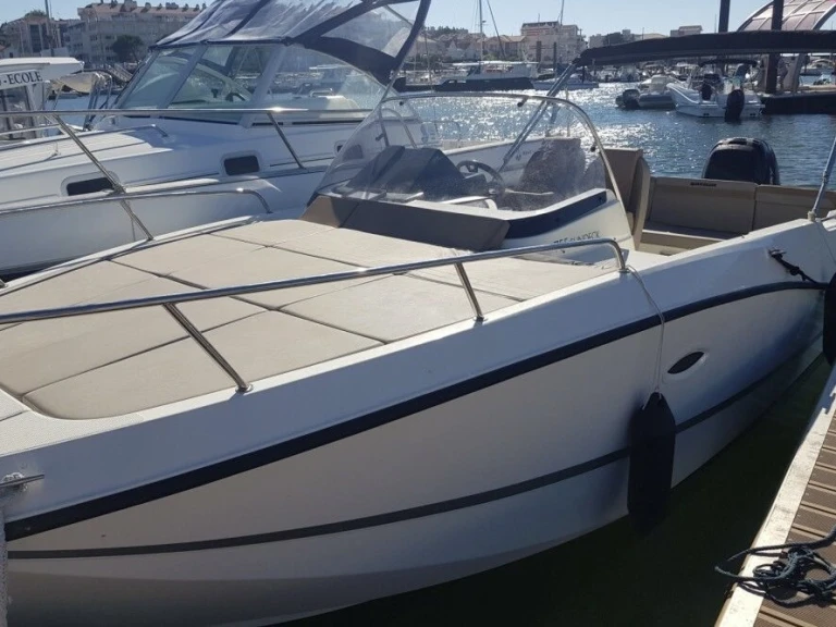 Huur een Quicksilver Activ 755 Sundeck in Marseille