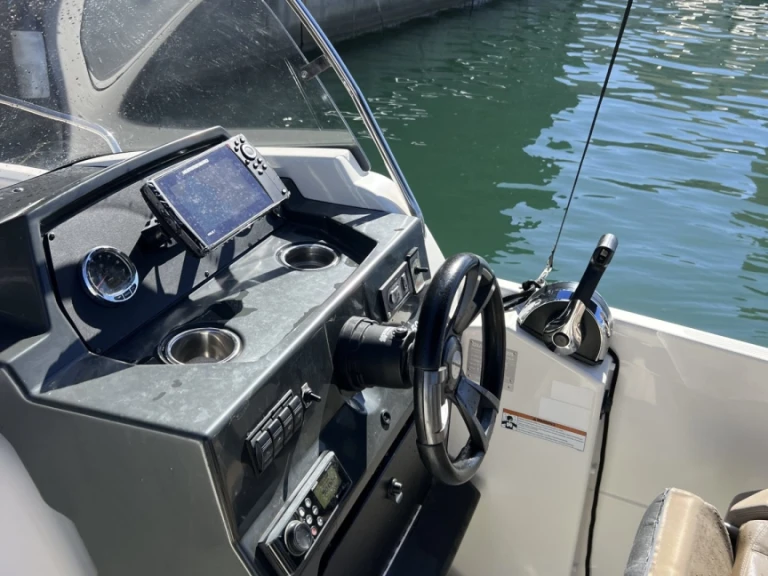 Quicksilver Activ 675 Sundeck te huur van particulier of professional in Marseille