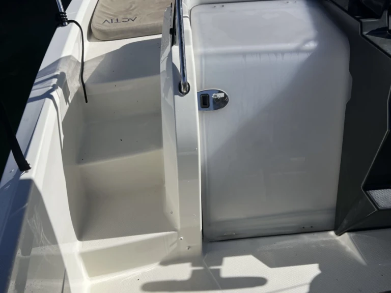 Bootverhuur Marseille goedkoop Activ 675 Sundeck