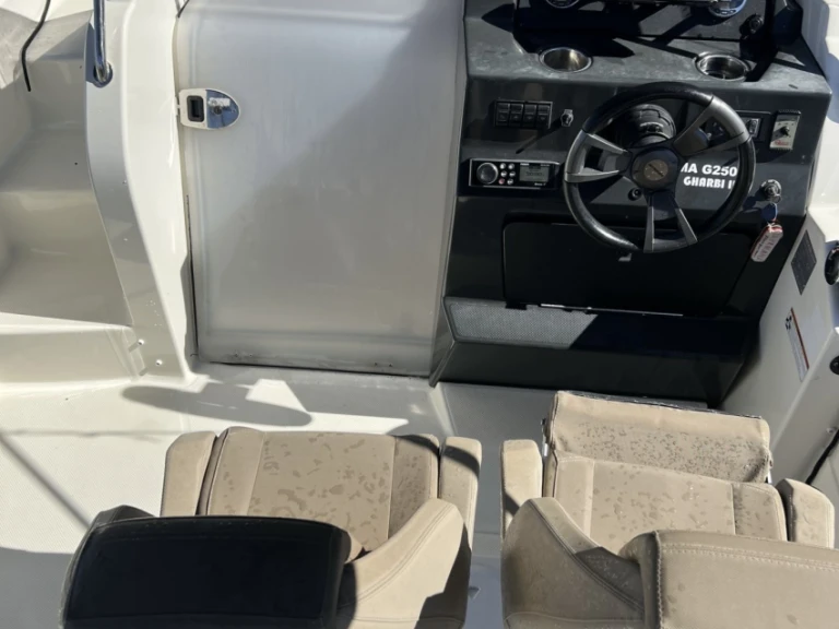 Bootverhuur Quicksilver Activ 675 Sundeck in Marseille via SamBoat