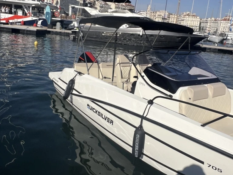 Bootverhuur Marseille goedkoop Quicksilver 705 Cruiser