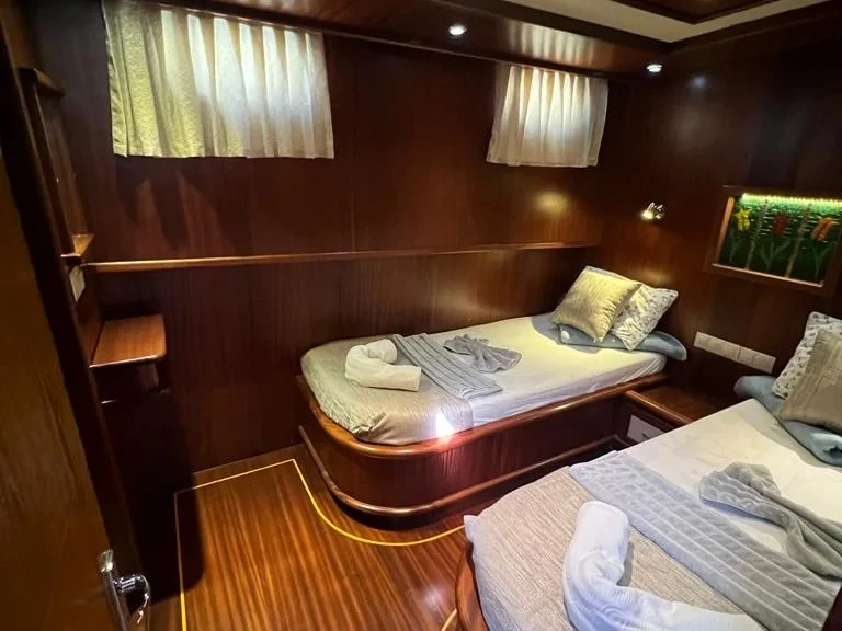 Verhuur Zeilboot Custom Made met vaarbewijs