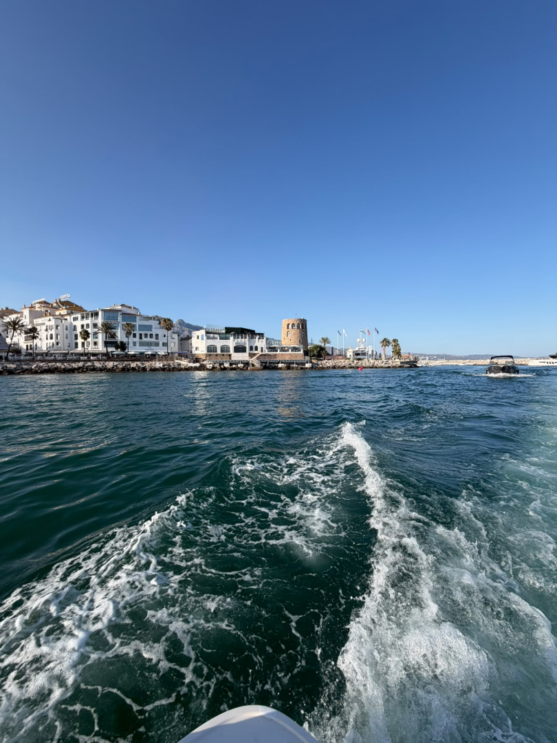 Huur Motorboot met of zonder schipper Monterey in Marbella