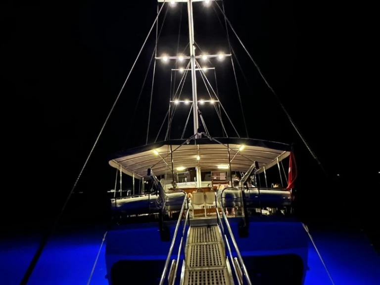 Verhuur Zeilboot Custom Made met vaarbewijs