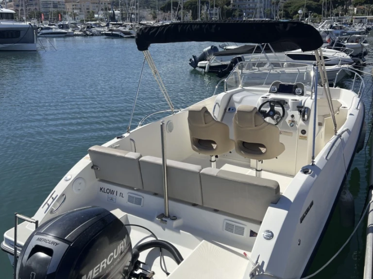 Bootverhuur Marseille goedkoop Activ 675 Open