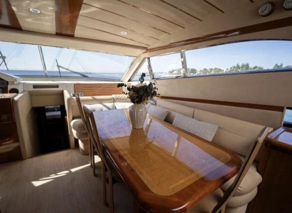 Bootverhuur Puerto Banús goedkoop Ferretti 680