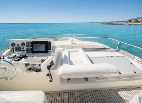 Bootverhuur Ferretti Ferretti 680 in Puerto Banús via SamBoat