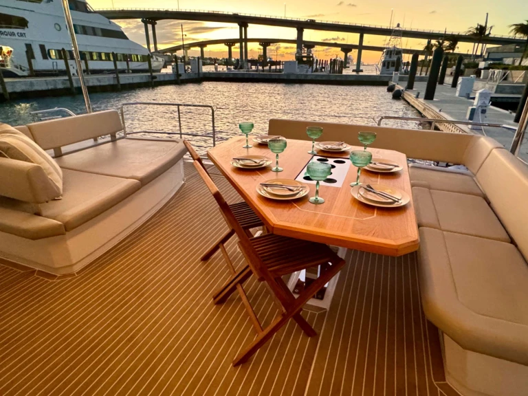 Bootverhuur Leopard Bru Sea in Paradise Island via SamBoat