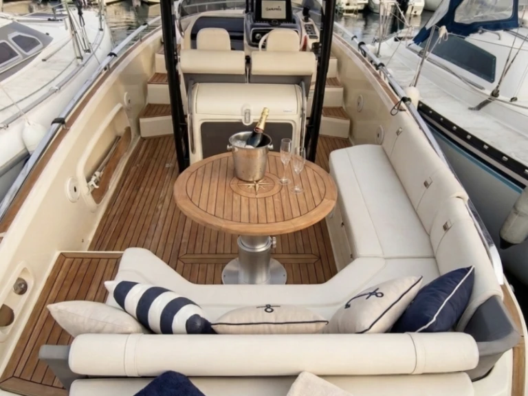 Invictus  Invictus 280 TT te huur van particulier of professional in Mandelieu-la-Napoule