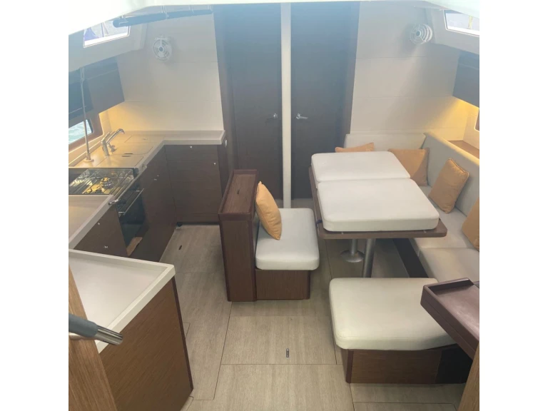 Huur een Bénéteau Oceanis 46.1 in Álimos