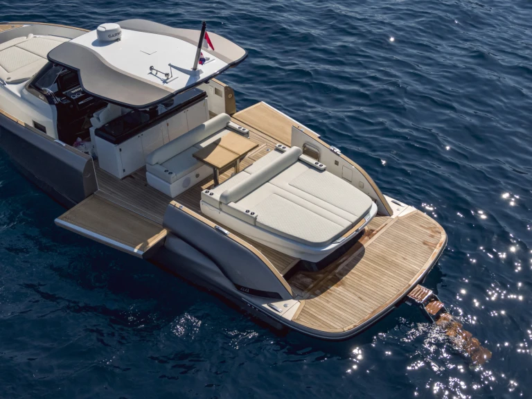 Bootverhuur Solaris Power Solaris Power Open 44 in Monaco via SamBoat