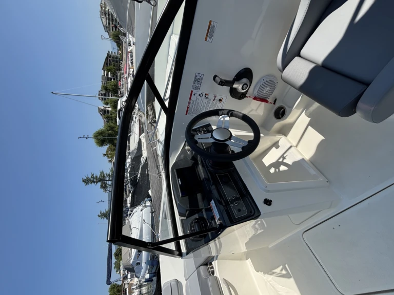 Huur Motorboot met of zonder schipper Bayliner in Aix-les-Bains