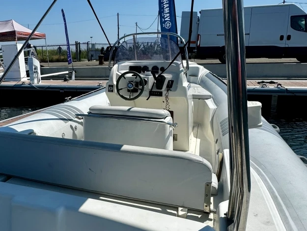 Huur een Lomac Lomac 760 IN in Sète