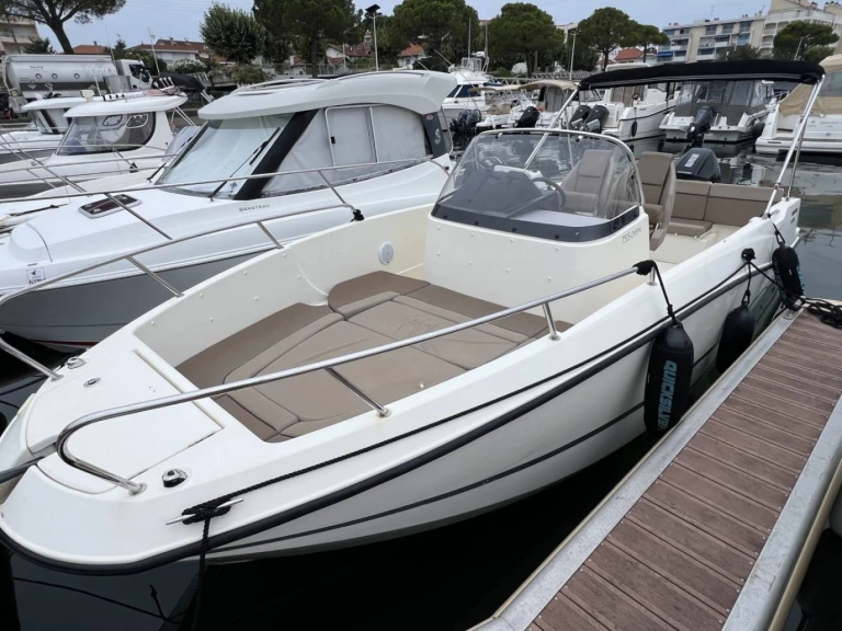 Quicksilver Activ 755 Open te huur van particulier of professional in Mandelieu-la-Napoule