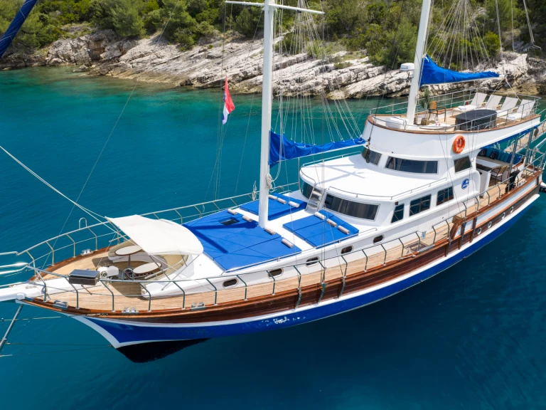 Bootverhuur Custom Made Saint Luca in Omiš via SamBoat
