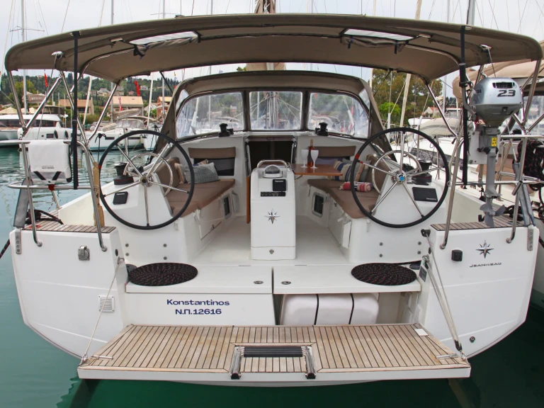 Bootverhuur Jeanneau Sun Odyssey 410 in Piso Livadi via SamBoat