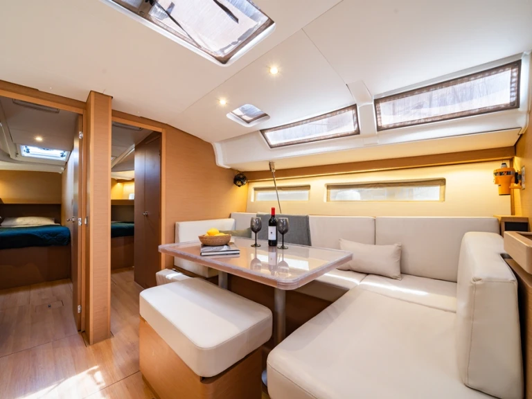 Bootverhuur Jeanneau Sun Odyssey 490 in Lávrio via SamBoat