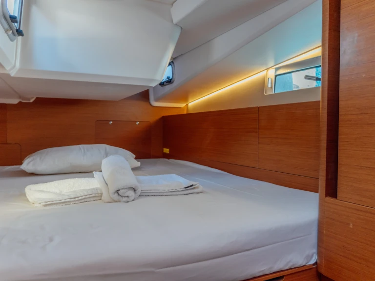 Jachthuur in Néa Péramos - Jeanneau Sun Odyssey 490 via SamBoat