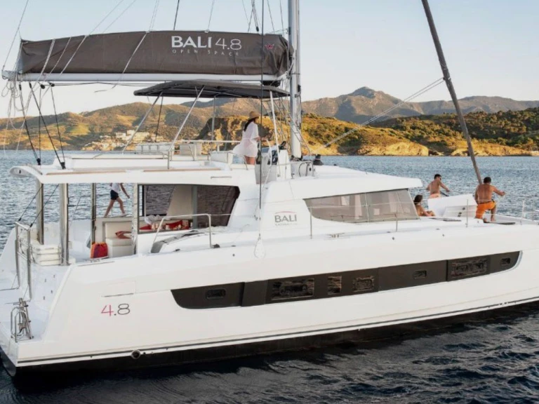 Huur een Bali Bali 4.8 in Nikiána