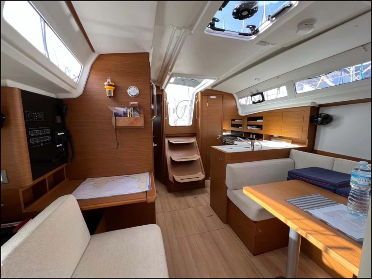 Jachthuur in Gouviá - Jeanneau Sun Odyssey 380 via SamBoat